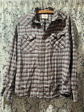 Wrangler Gray Plaid Western Snap Shirt with Red Accents Women’s Size Medium